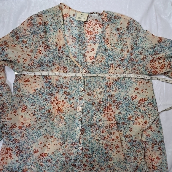 PINS & Needles Floral Button Up Top - Picture 10 of 11
